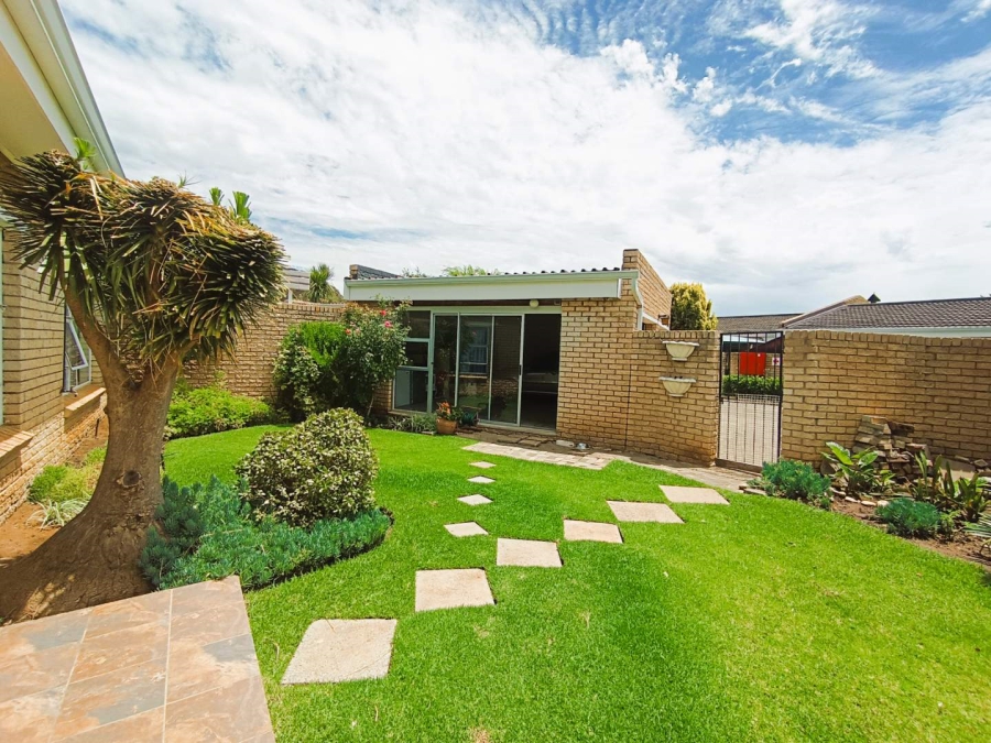 3 Bedroom Property for Sale in Langenhovenpark Free State